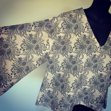 Load image into Gallery viewer, Botanicals Kimono Top